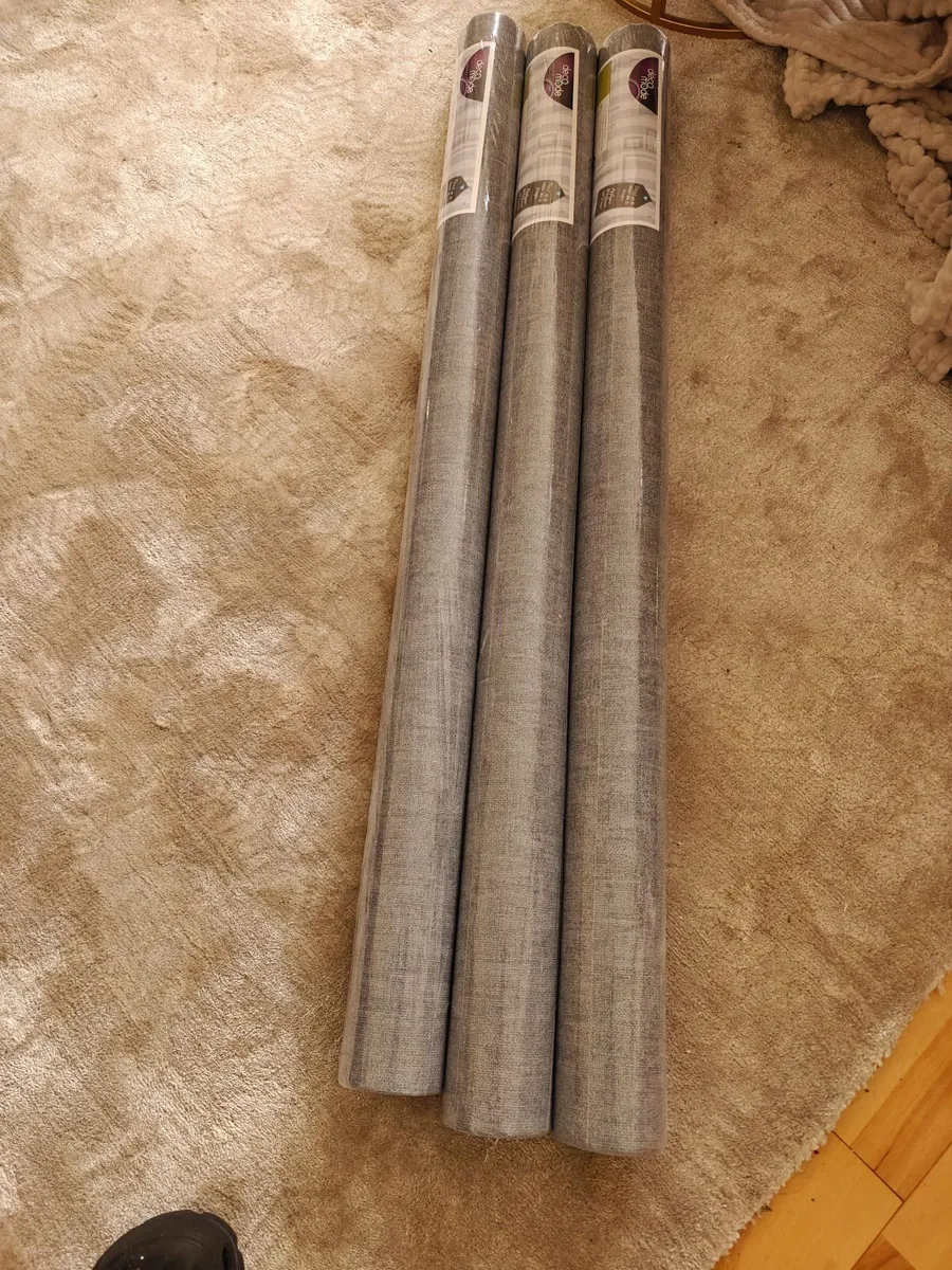 Grey textured wallpaper ( 3 rolls available) - Image 2