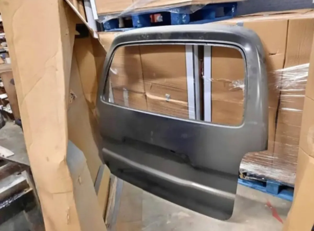 Anyone got any new toyota hiace parts - Image 1