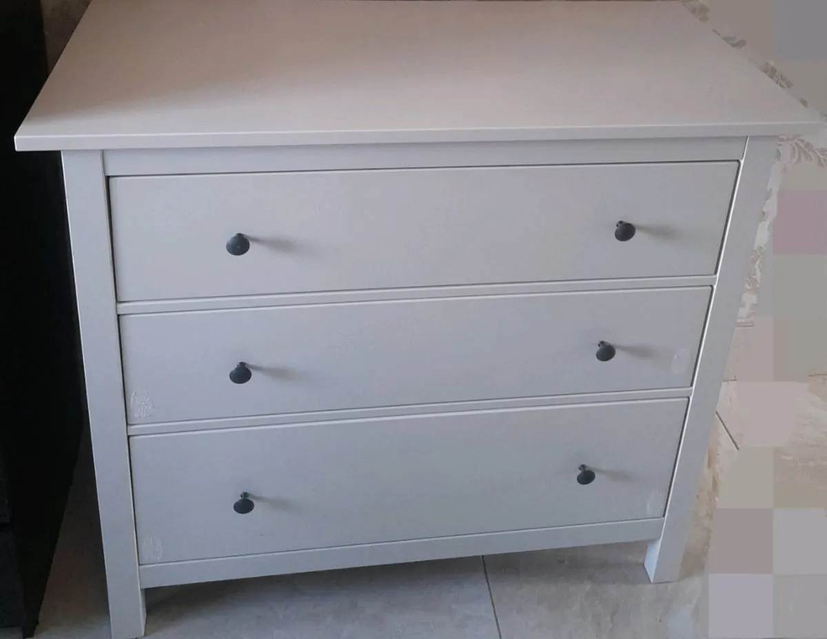 Chest of drawers - Image 1