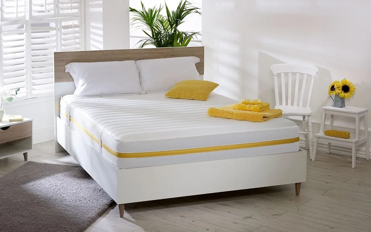 Lunar Luxe Sprung Hybrid Small Double Memory Foam - Image 2