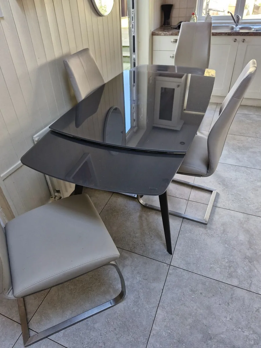 Kitchen table - Image 3