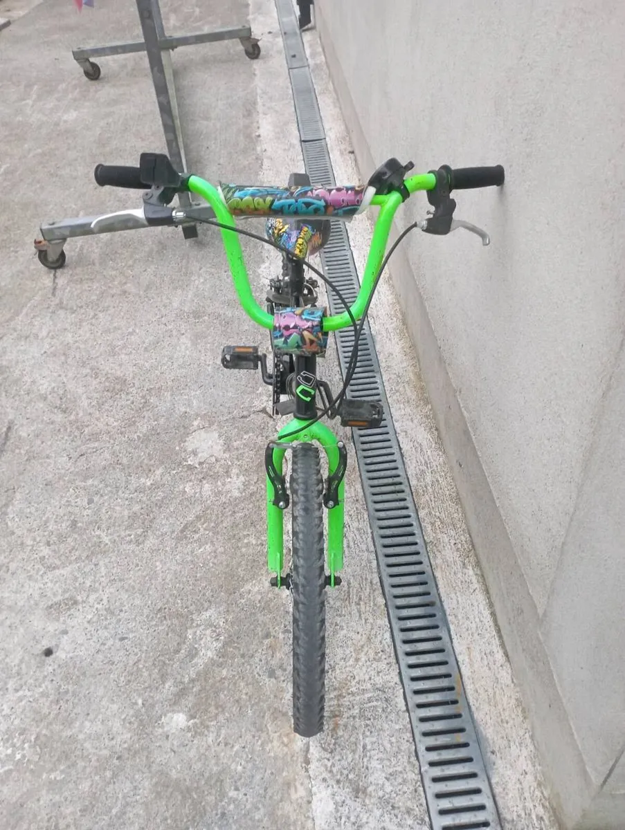 Boys BMX bike - Image 2