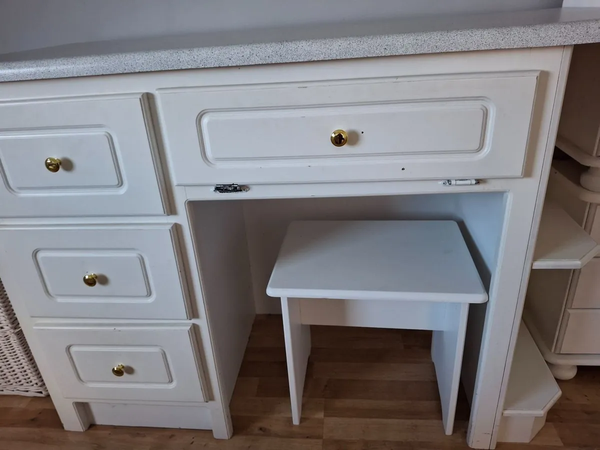 Computer/desk with stool hand made by qualified ca - Image 3