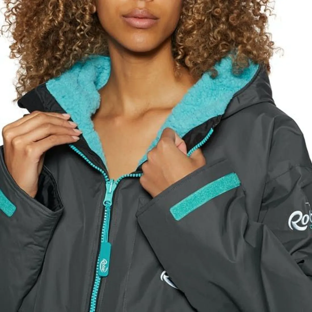 SALE: NEW Robie Dry-Series Long Sleeve Change Robe - Image 1