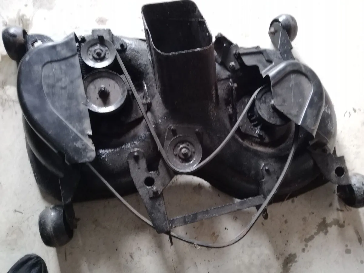 Lawnmower deck - Image 1