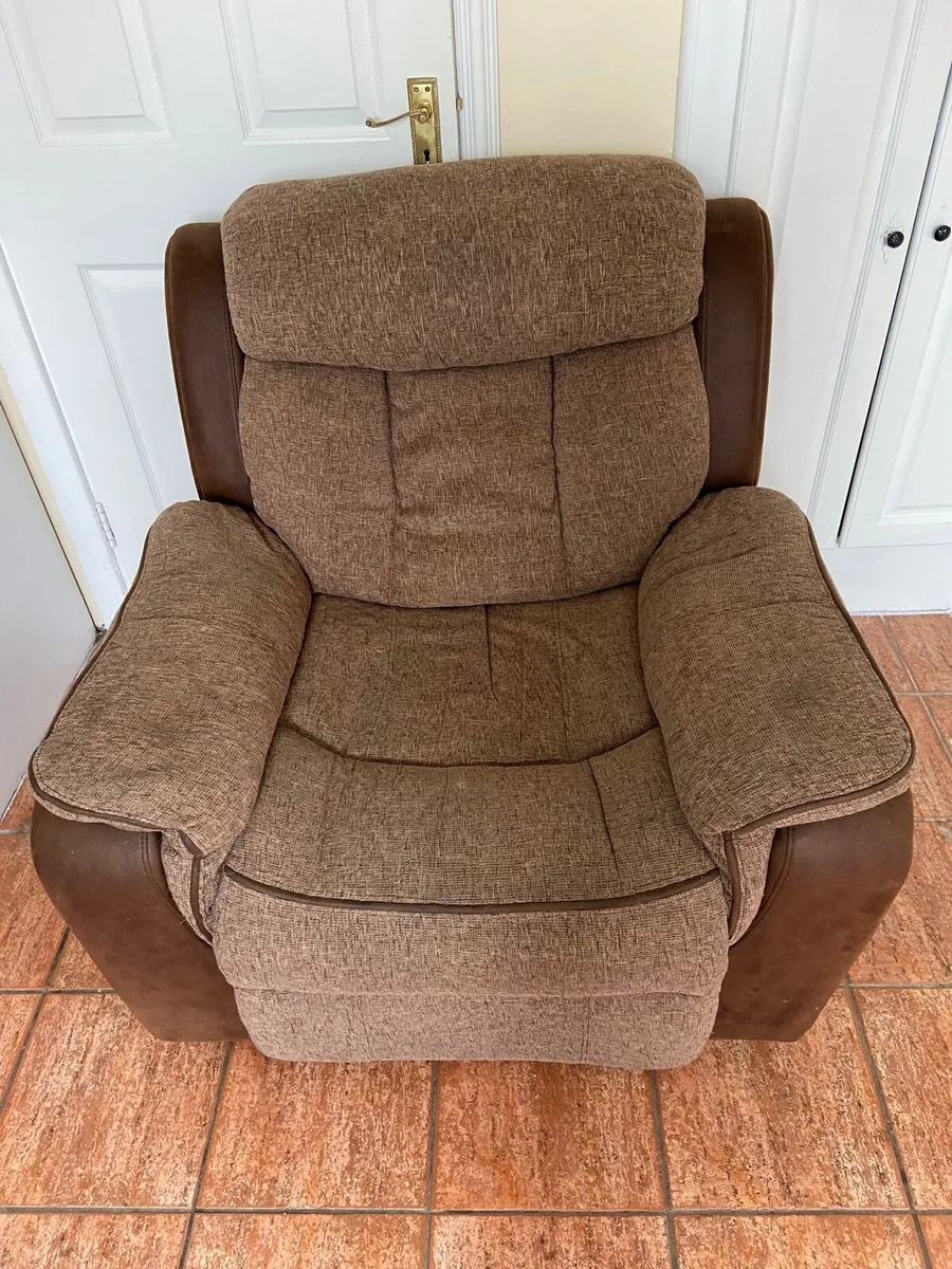 Free reclining armchair - Image 1