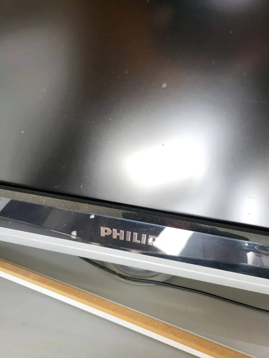Philip 36inch HD TV and stand - Image 1