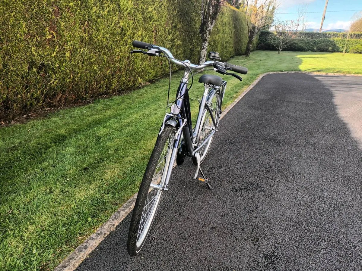 Ladies bicycle - Image 2