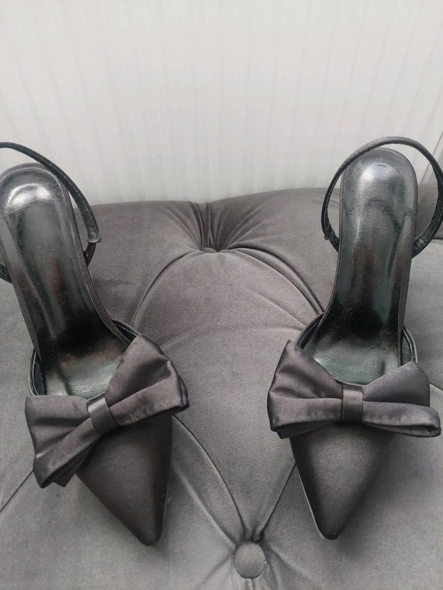 Black satin heels - Image 1