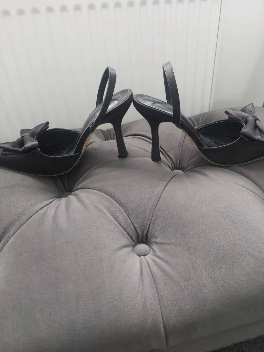 Black satin heels - Image 2