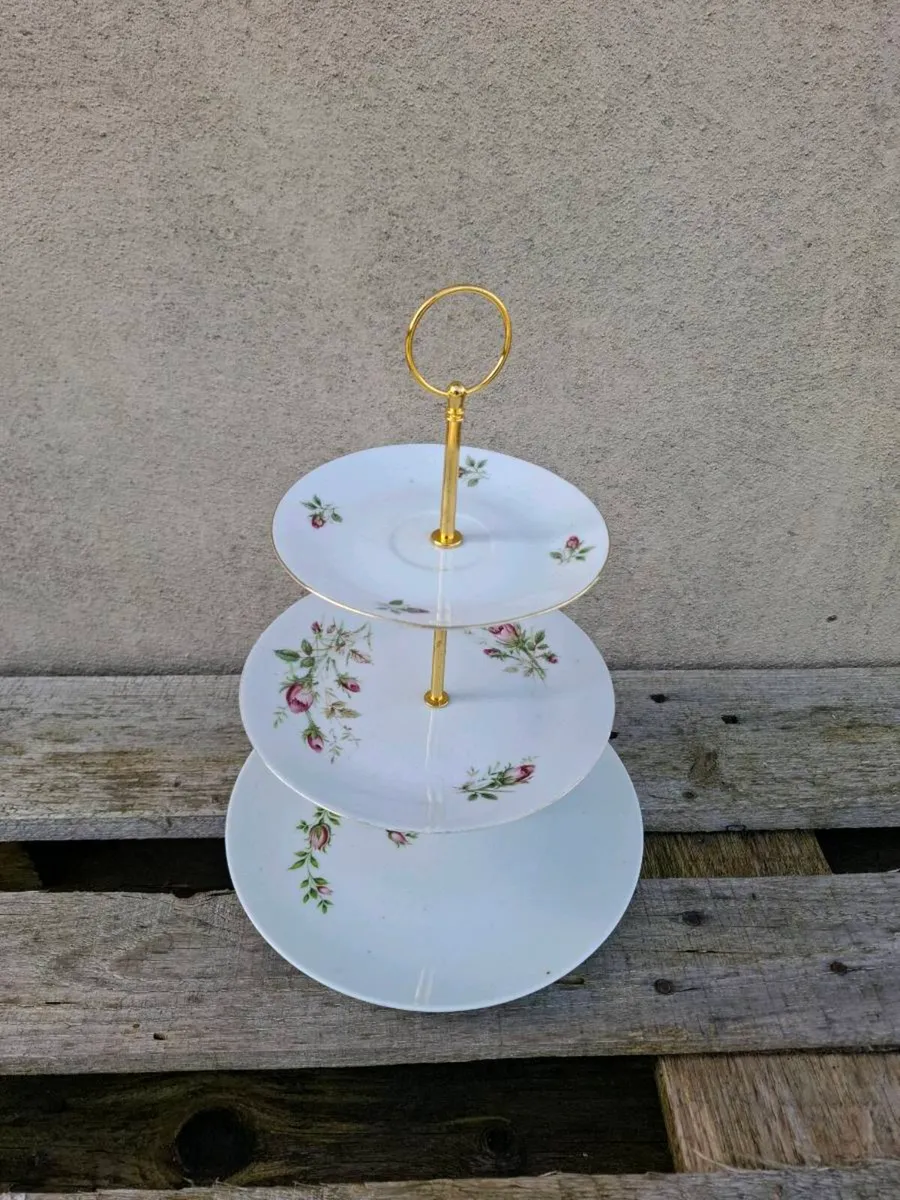 China homemade roses cake stand