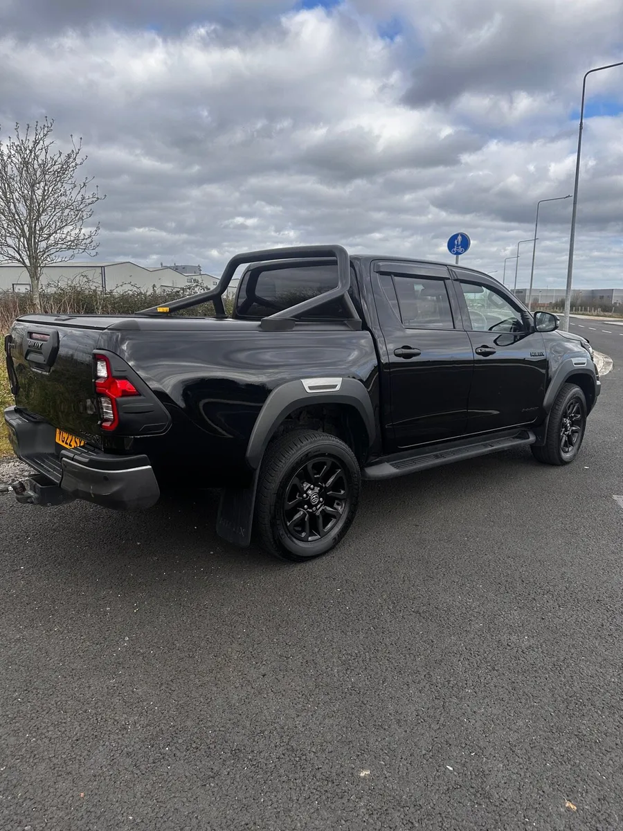Toyota Hilux InvincibleX 2022 - 2.8L Manual - Image 2