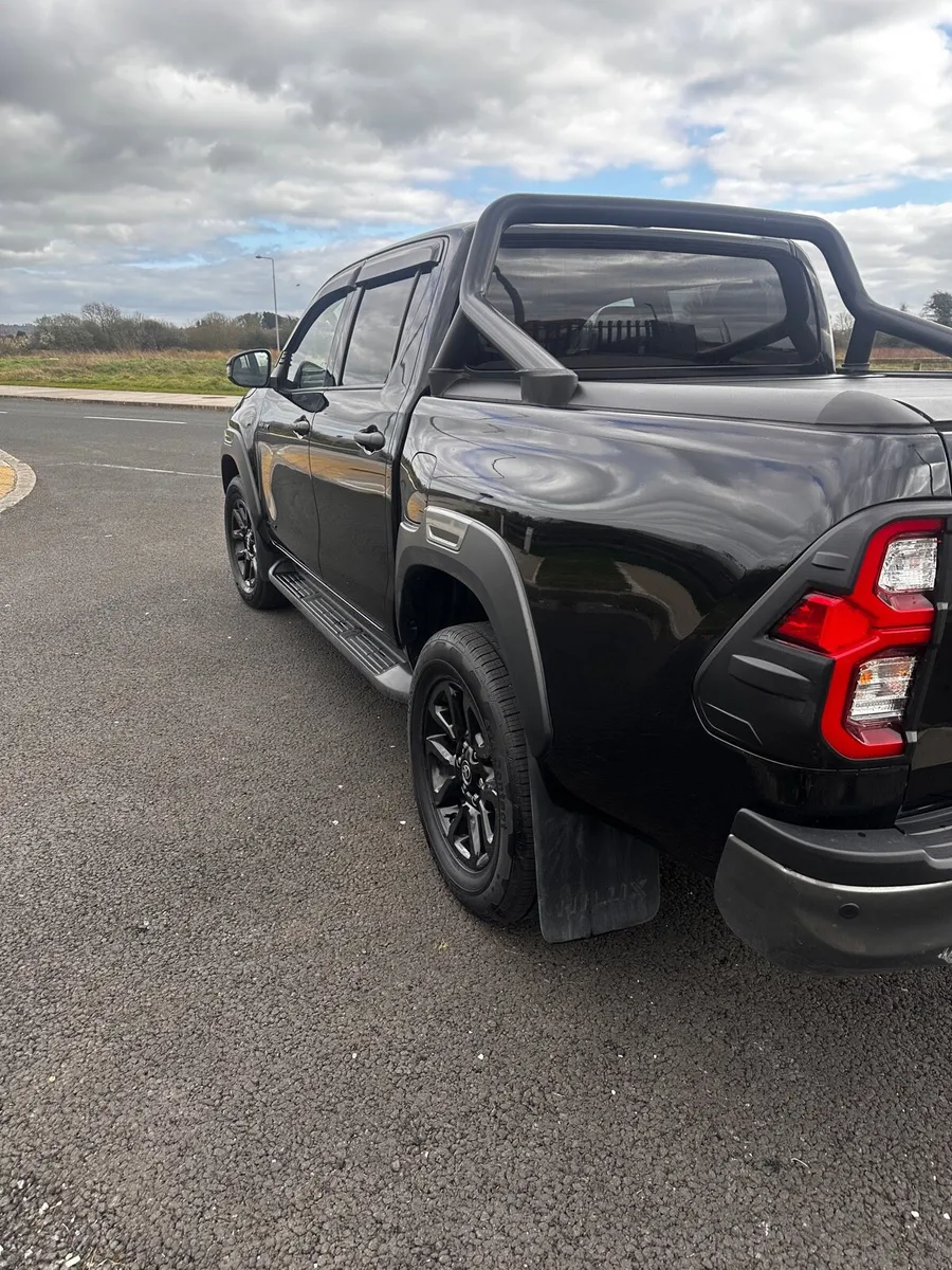 Toyota Hilux InvincibleX 2022 - 2.8L Manual - Image 3
