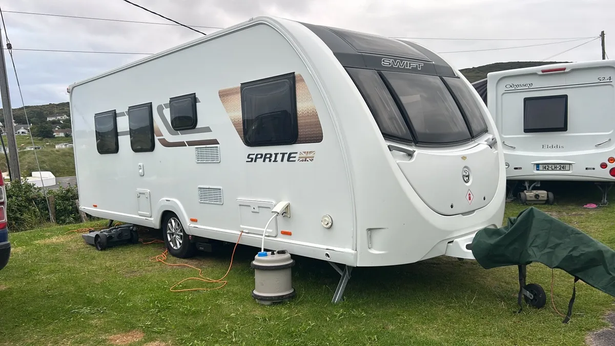 2022 Swift Sprite Major 4 EB is a 4-berth - Image 2