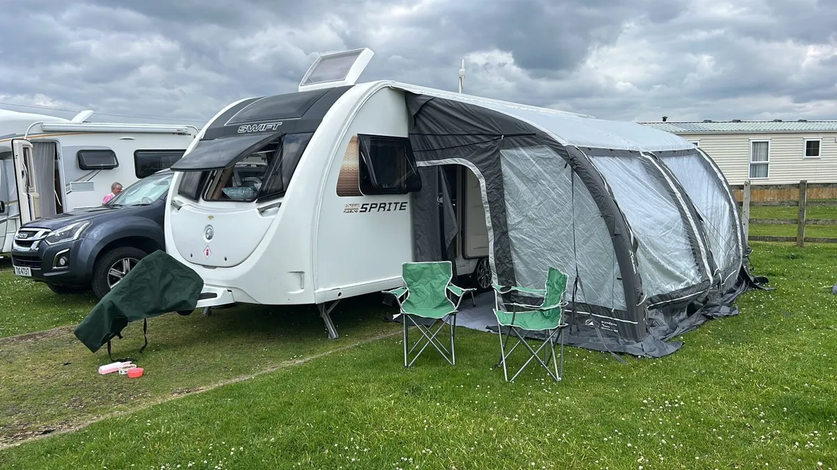 2022 Swift Sprite Major 4 EB is a 4-berth - Image 3