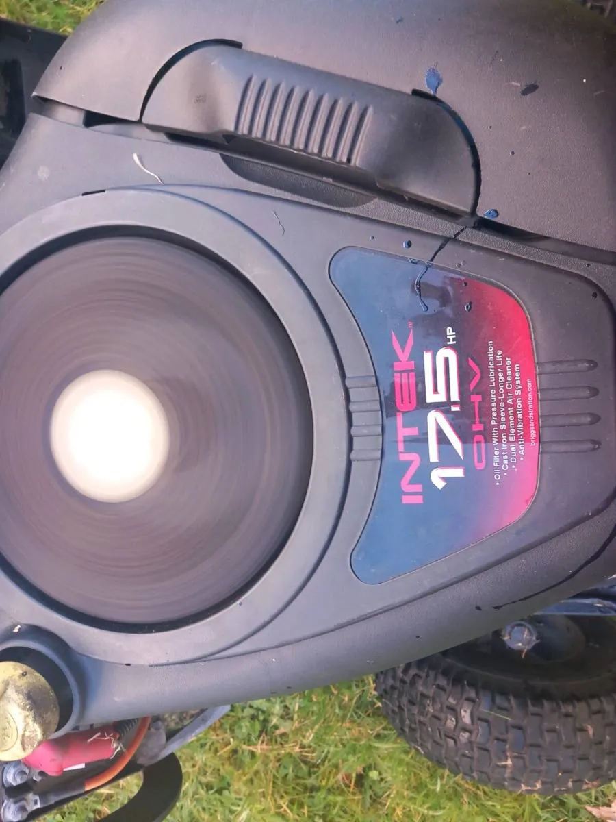 Ride on lawnmower - Image 3