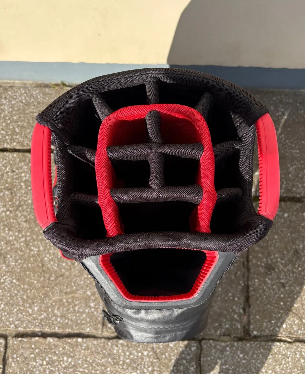 Taylormade Storm Dry Cart Bag - Image 4