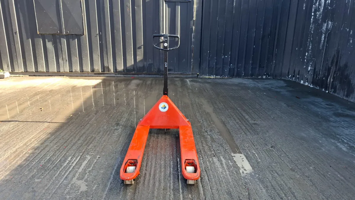 Toyota Pallet Truck - Image 2