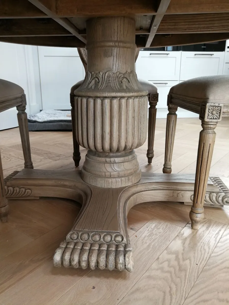 Dining room table - Image 1