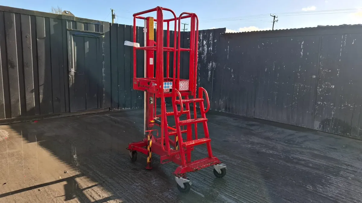 Quickstep 201 Step Ladder - Image 1