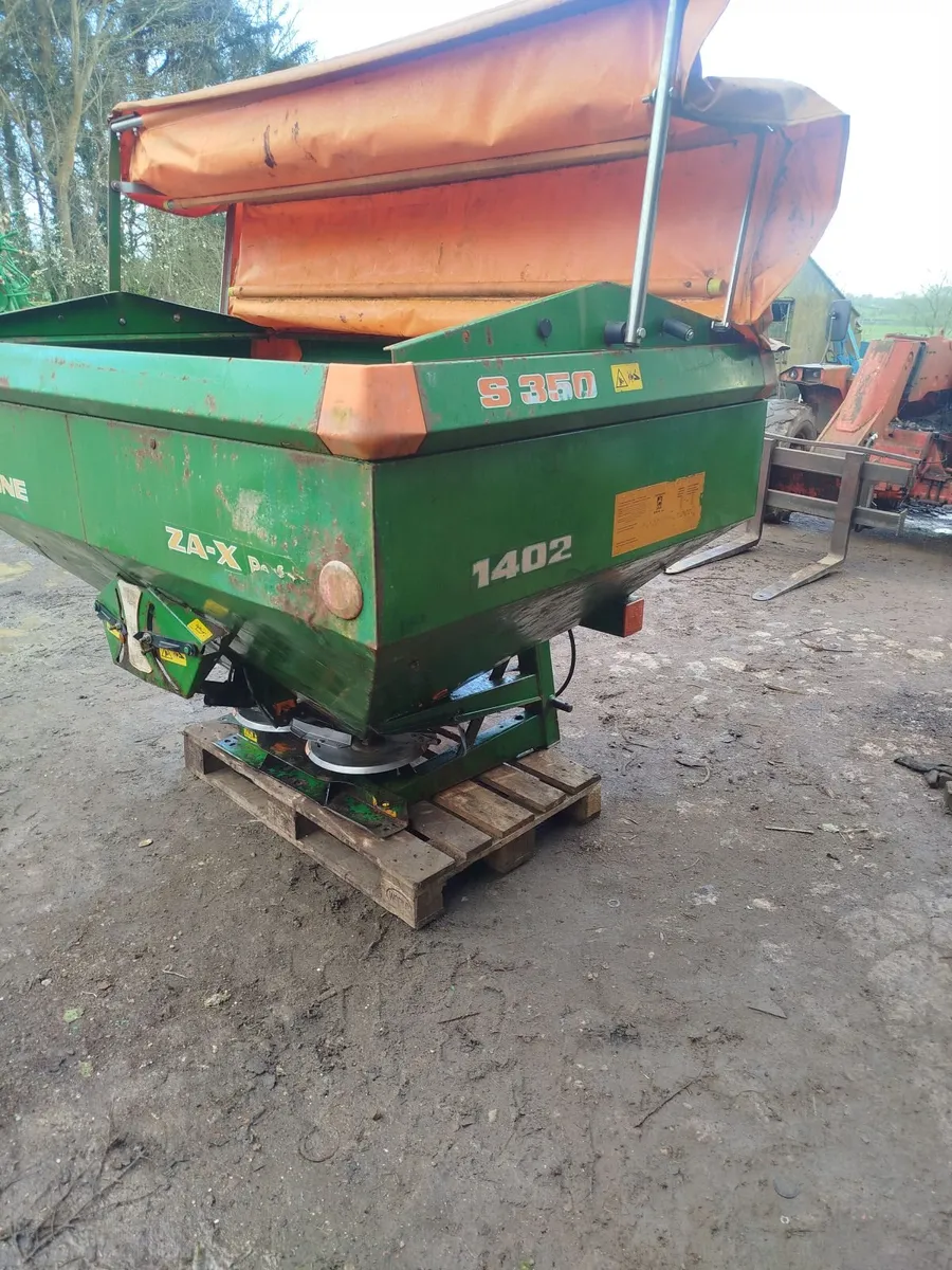 Fertiliser spreaders - Image 1