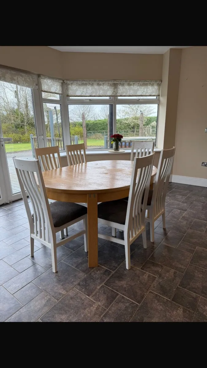 Dining room table and chairs - Image 1