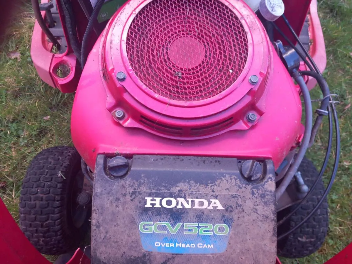 Ride on lawnmower - Image 2