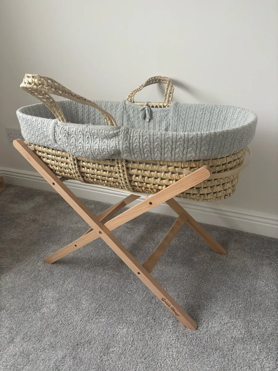 The little green sheep Moses basket and stand - Image 1