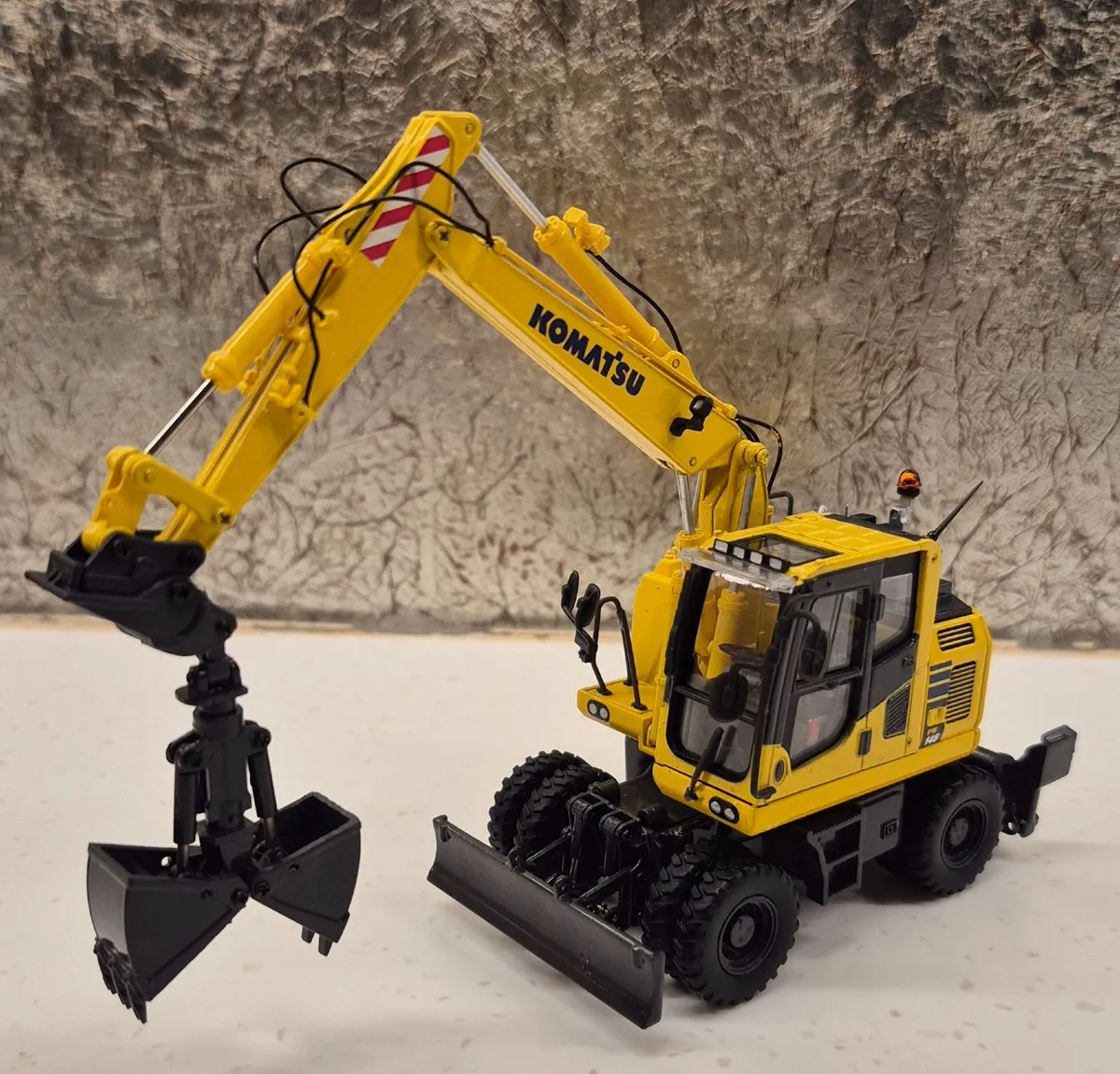 Komatsu PW148-10 Excavator model - Image 4
