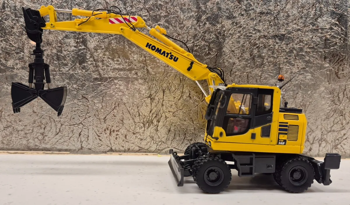 Komatsu PW148-10 Excavator model - Image 1