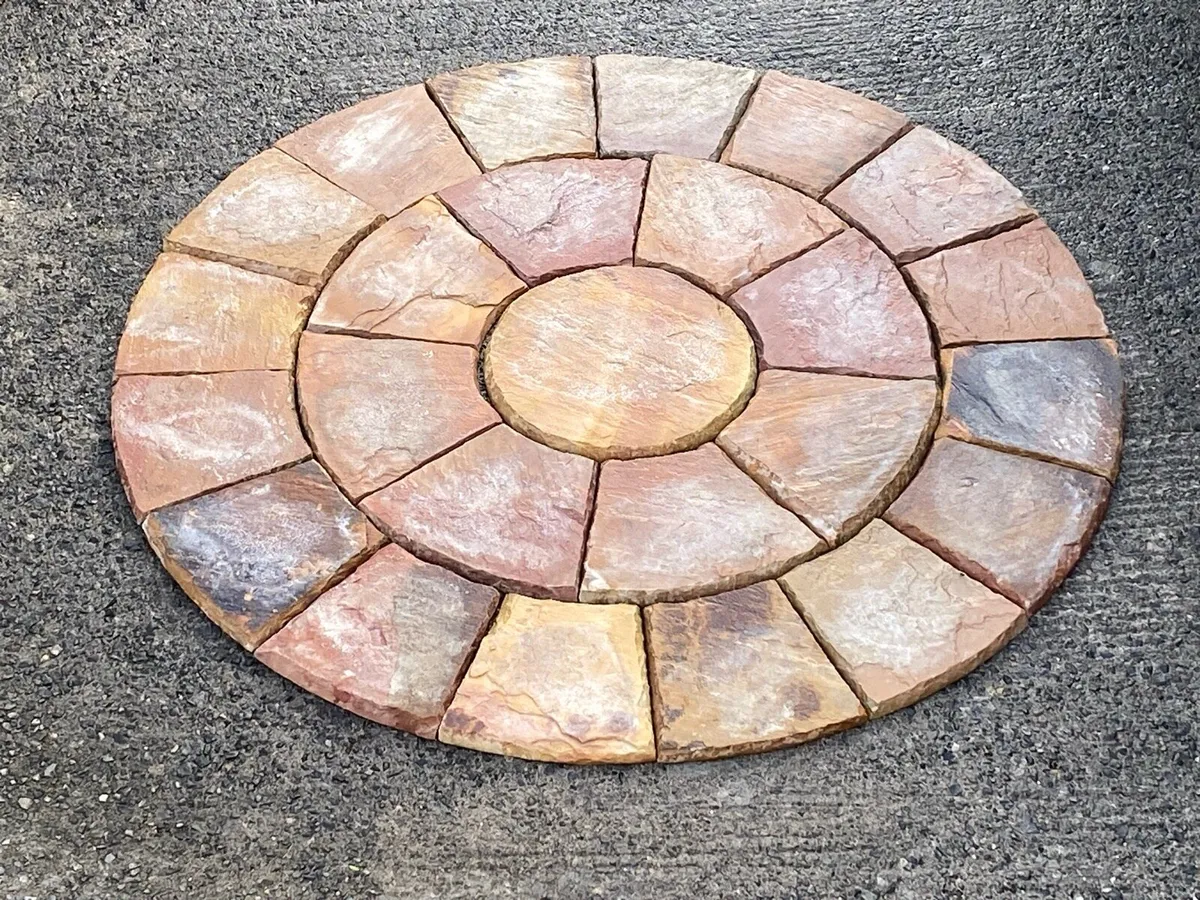 Limestone paving circle - Image 1