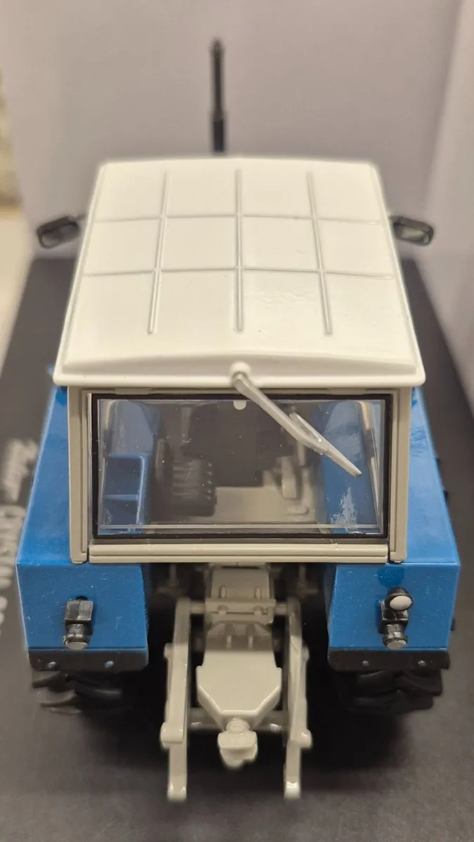 Zetor 8011 2WD Tractor Diecast model - Image 3