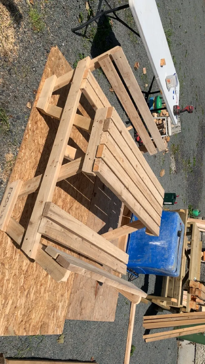 Wooden picnic bench - Image 3