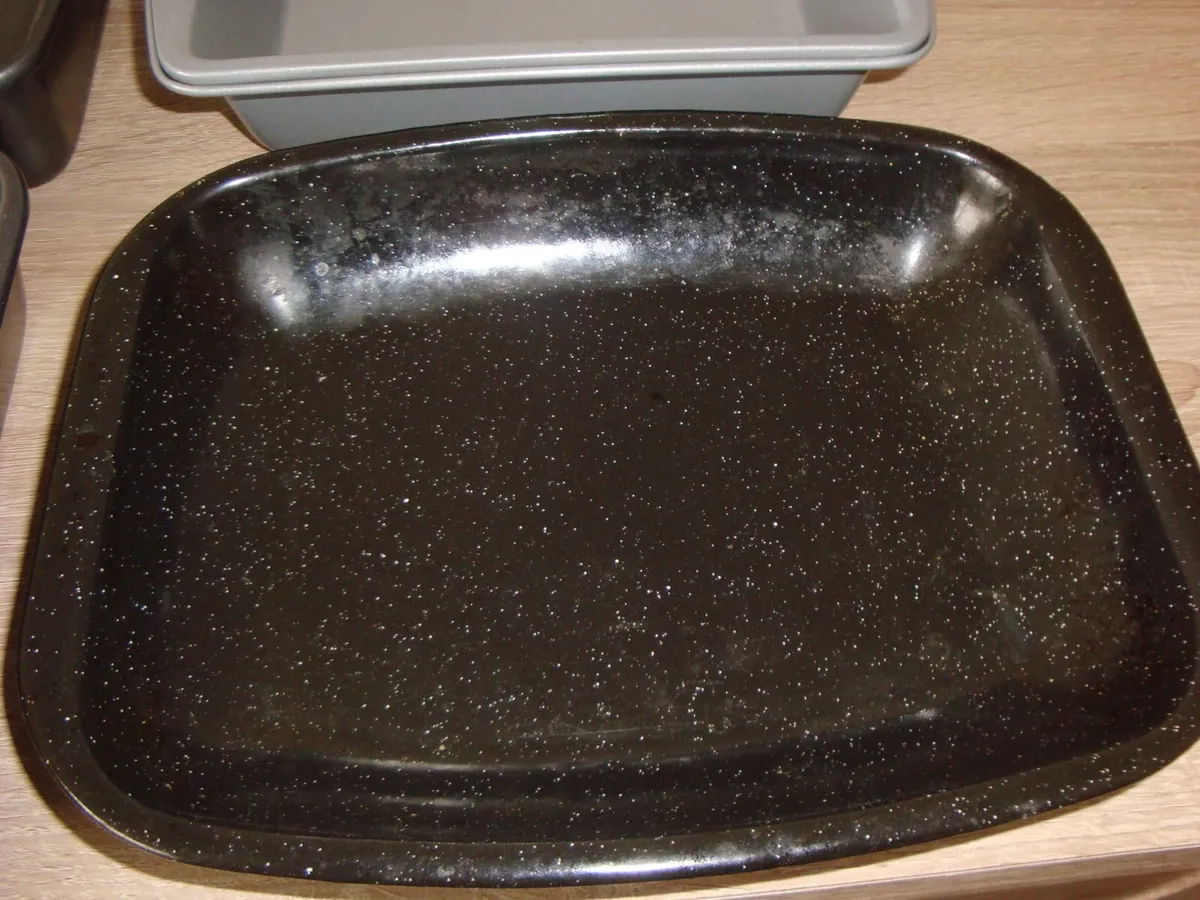 Baking roasting tins and cooling rack - Image 4