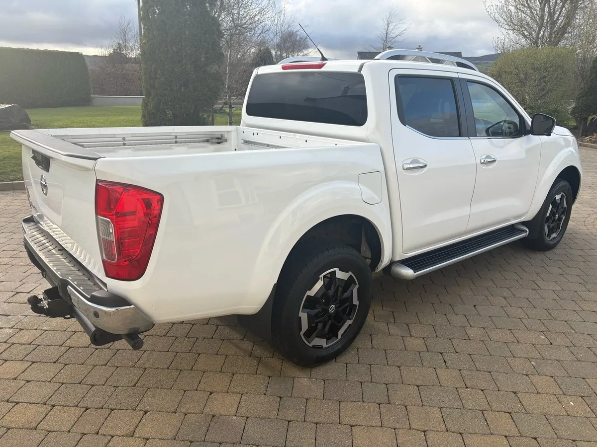 NISSAN NAVARA  TOP OF RANGE (NO VAT) - Image 4
