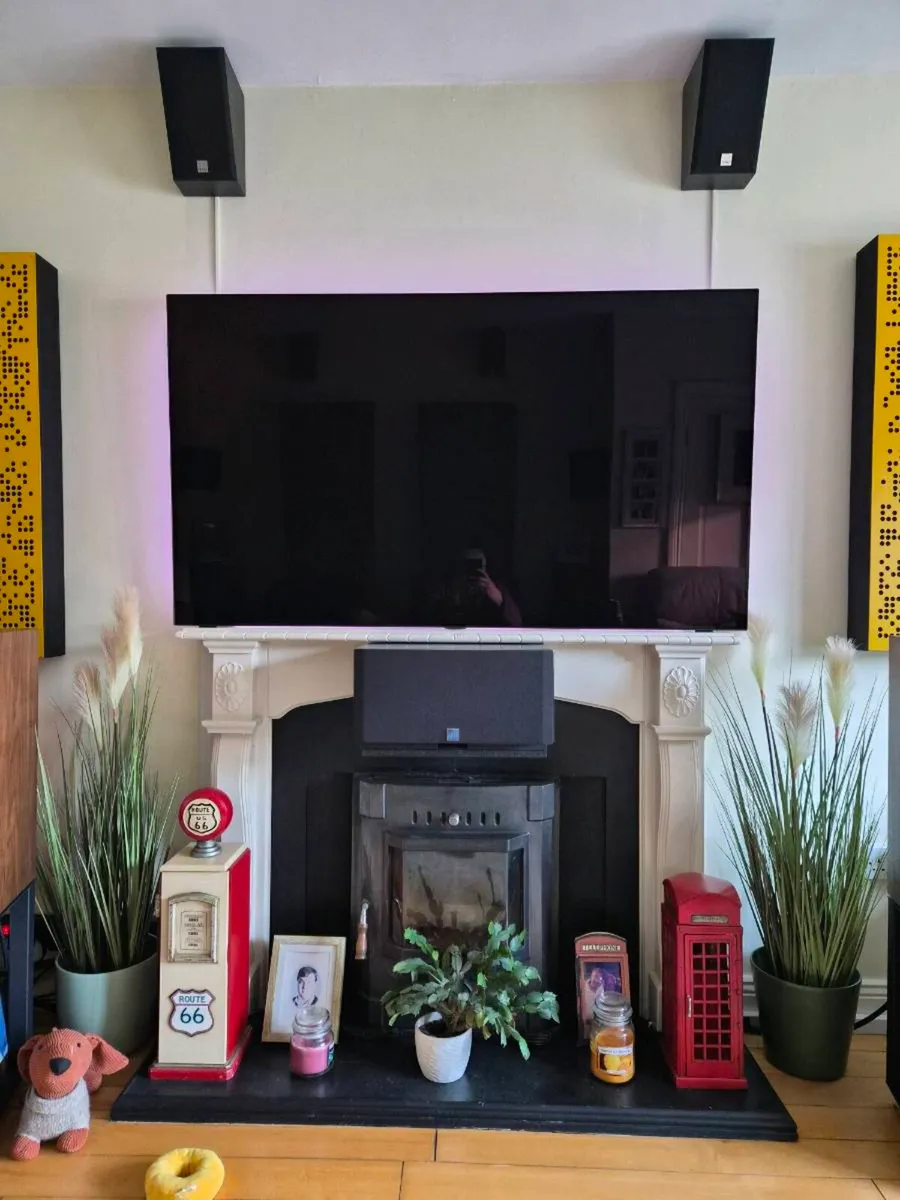 Lg C8 oled tv 65 inch - Image 1