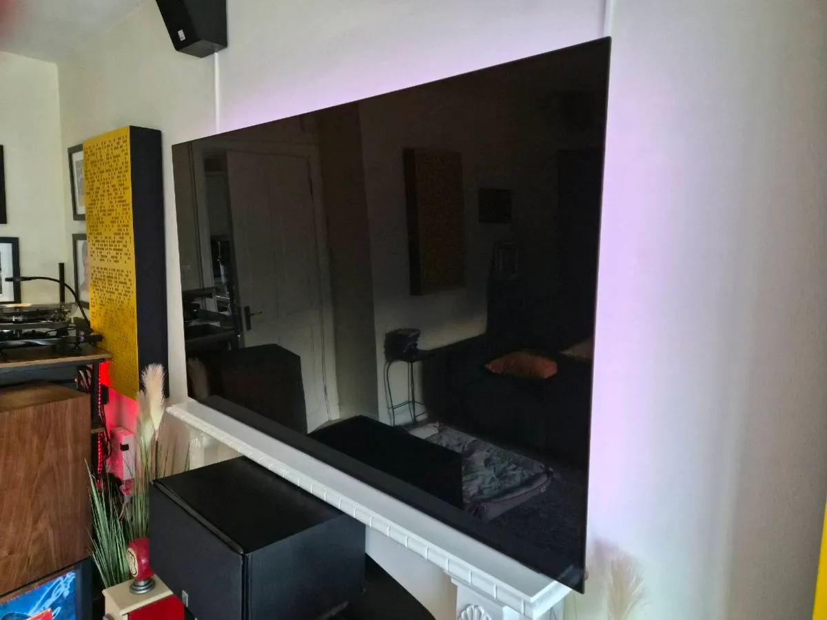 Lg C8 oled tv 65 inch - Image 2