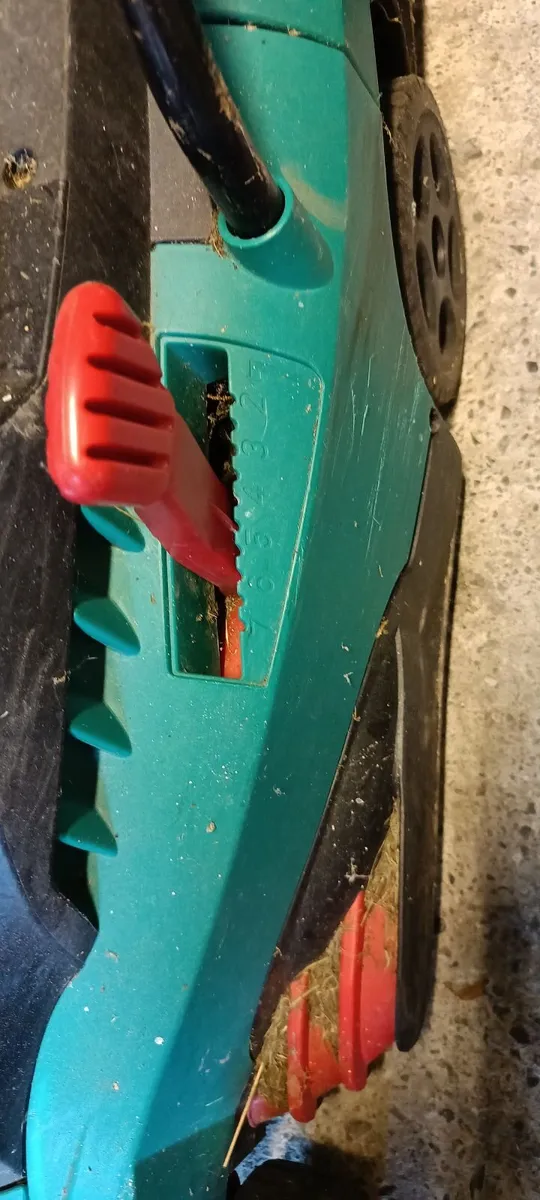 Electric Bosch lawnmower and grass trimmer - Image 2