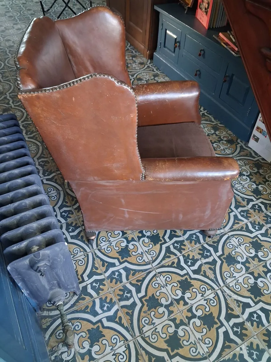 Vintage wingback leather armchair - Image 2