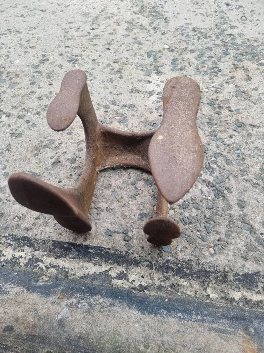 Antique shoe horn & saddle holder - Image 3