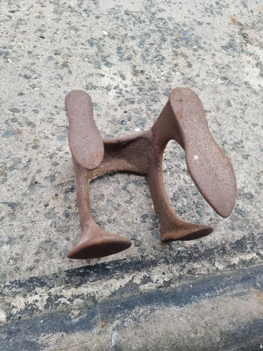 Antique shoe horn & saddle holder - Image 4