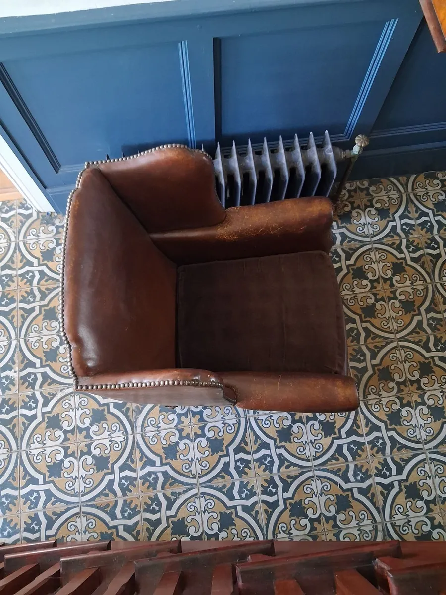 Vintage wingback leather armchair - Image 4