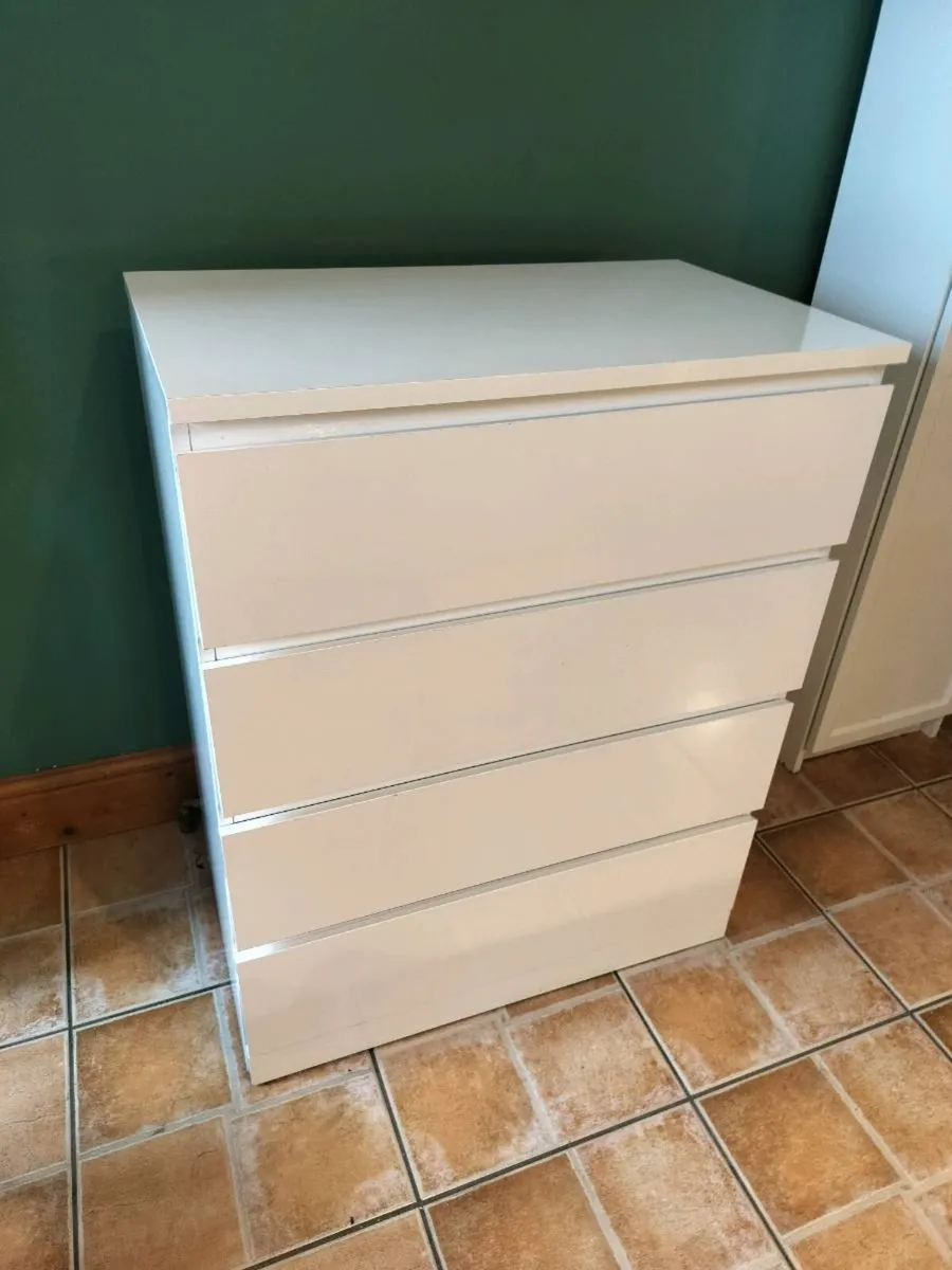 Chest of 4 drawers - Image 1