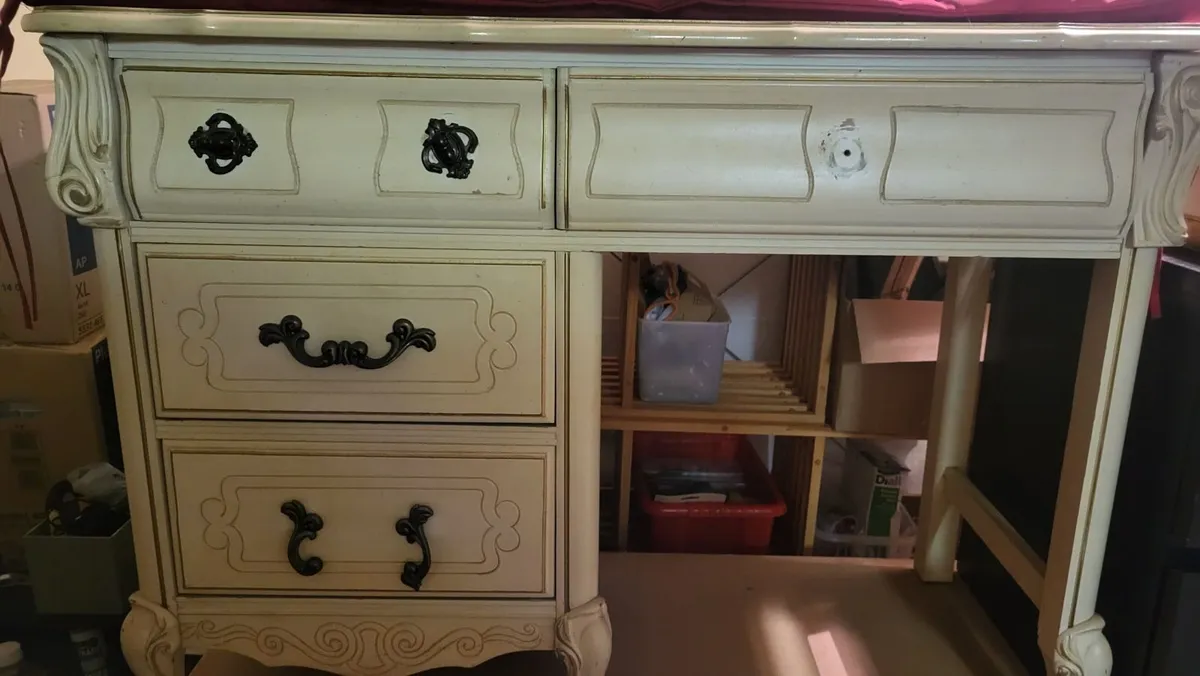 Bedroom furniture - Image 2