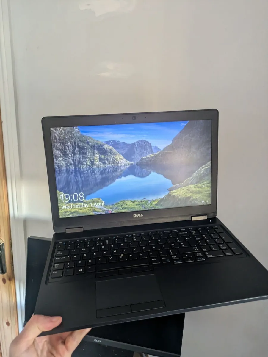 Cheap Intel i3 laptop | dell latitude 5580 | 15.6" - Image 1