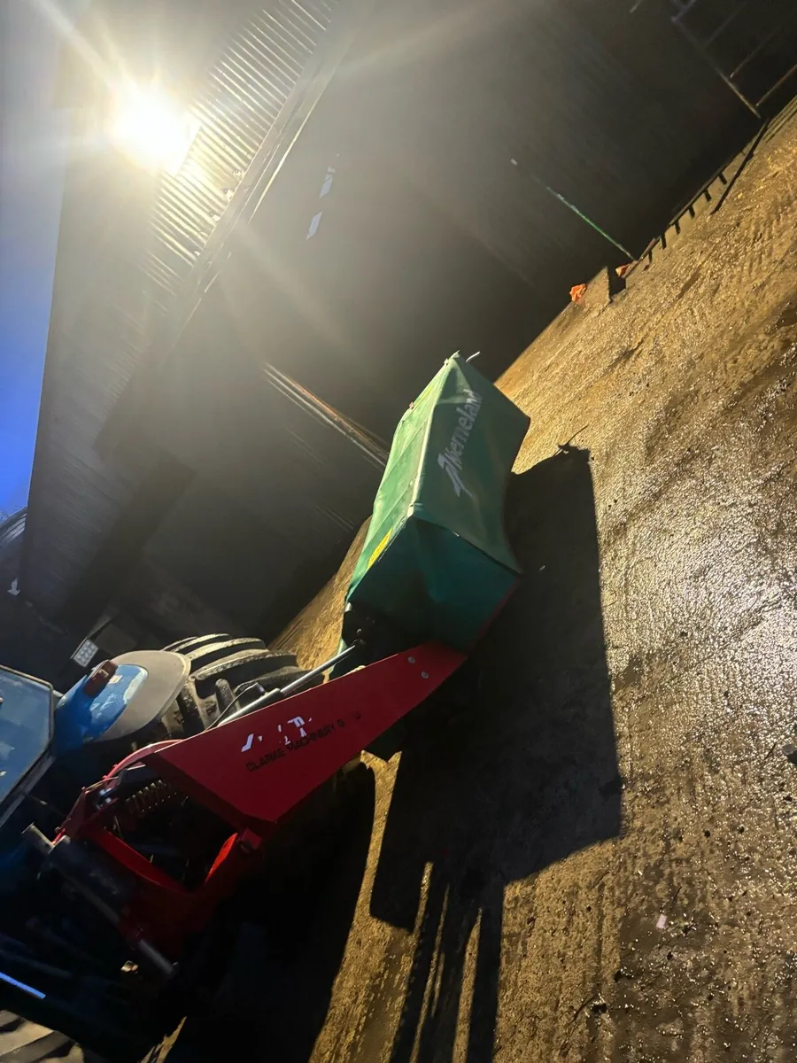 Fertiliser spreader - Image 4