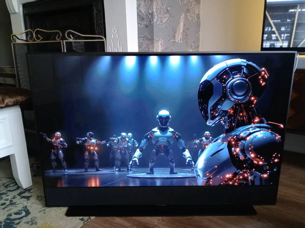 43" Sky glass TV QLED screen - Image 3