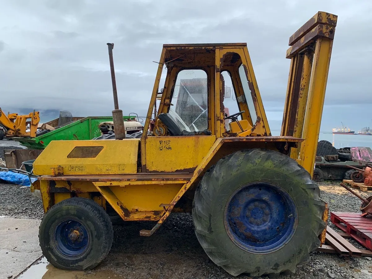 Sanderson rough terrain forklift - Image 1