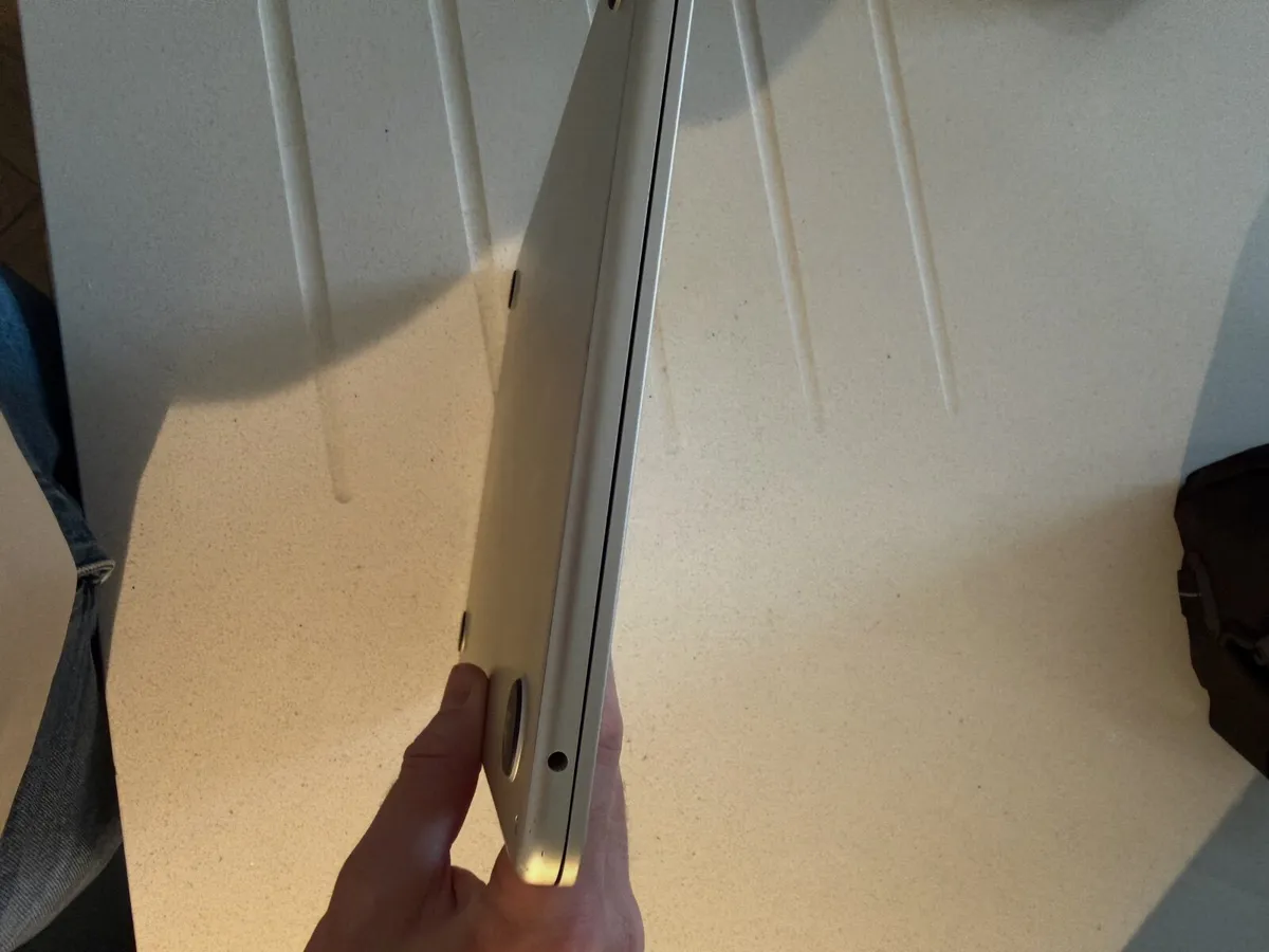 13" Macbook Air M2 256GB - Image 3