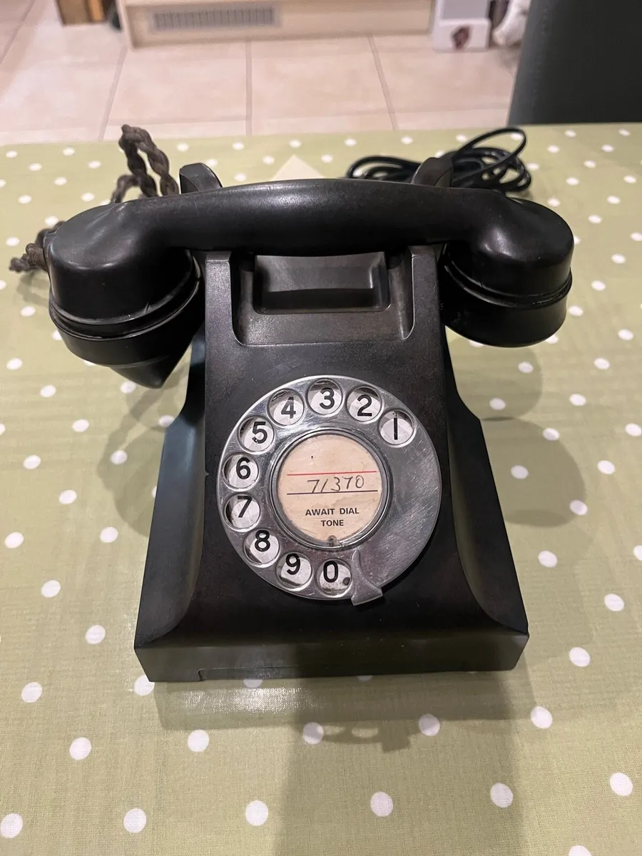 Vintage P&T 1948 Bakelite Telephone - Image 1